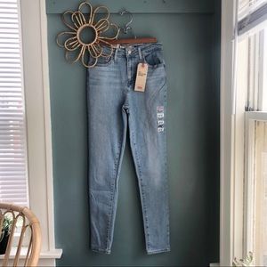 NWT Levi’s 721 High-Rise Skinny Jeans